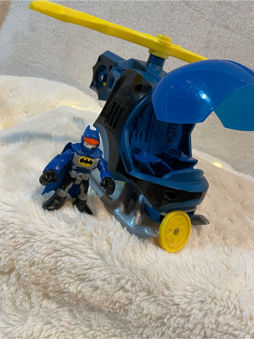 Batman Blue Rescue Chopper with Yellow Rotor - Picture 3 of 8